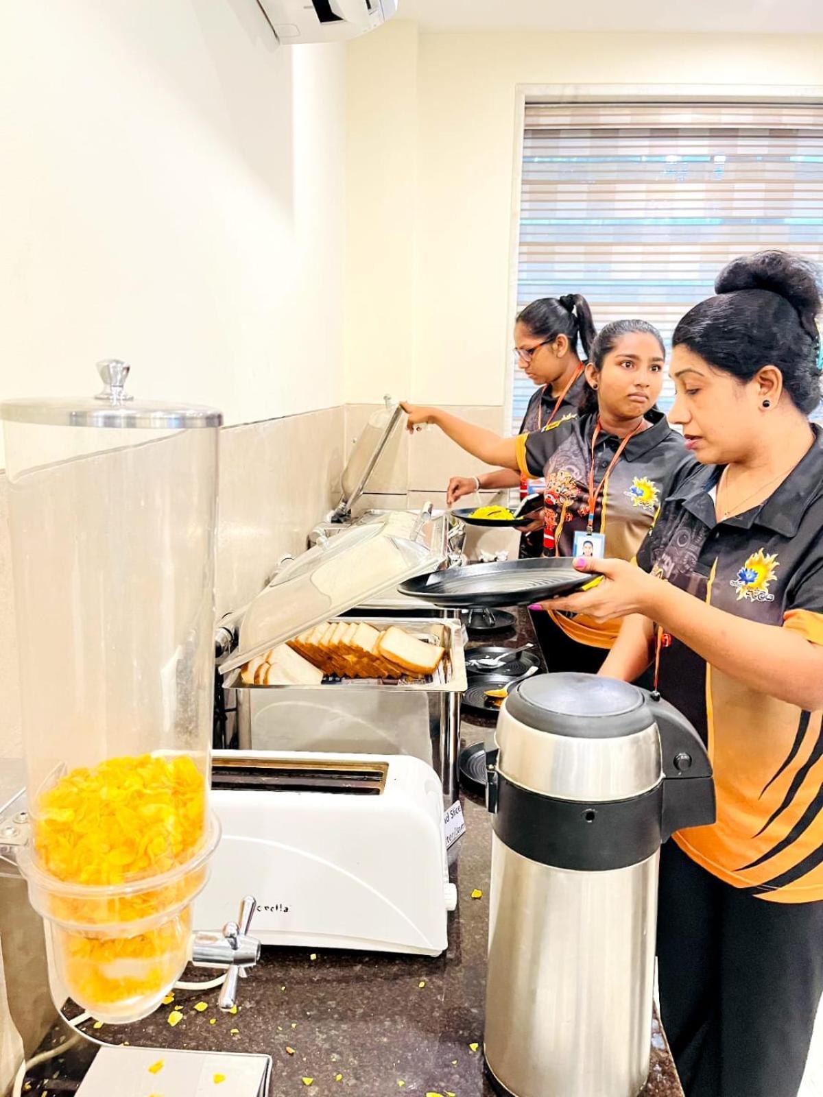 Hotel Mayda Prime Near Delhi Airport Új-Delhi Kültér fotó